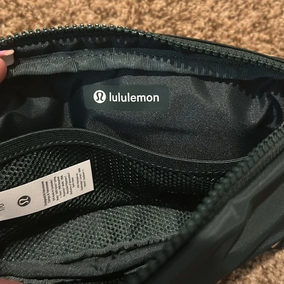 New Lululemon Belt Bag - Picture 5 of 5